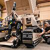 Ein Mitarbeiter des Maschinenbauers Global Clearance Solutions (GCS) arbeitet im Stockacher Werk an einem Räumfahrzeug. 40 Systeme und ...