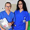 Hebamme Ursula Stolz mit dem Geburtenbuch und Ärztin Fatima El Hani (rechts) – sie haben zusammen eine Schicht absolviert, wie es nicht ...