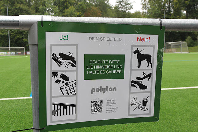 Hinweisschilder erklären penibel genau, was auf den Sportanlagen verboten ist. Leider halten sich nicht alle daran.