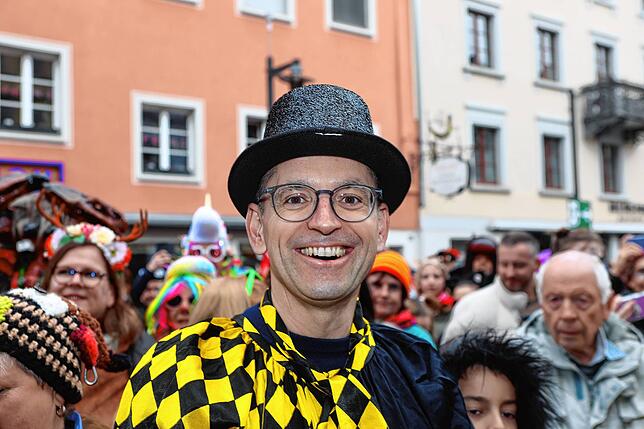 Bild 3: Schmotziger Dunschtig 2024: Die Marktstätte ist komplett in Narrenhand!