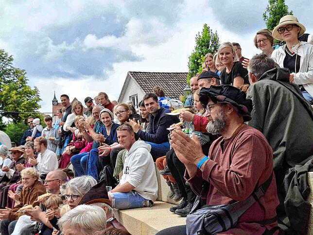 Bild 9: Mittelalter hautnah: Tausende beim 7. Stettener Spectaculum mit Rittern, Gauklern und Magiern
