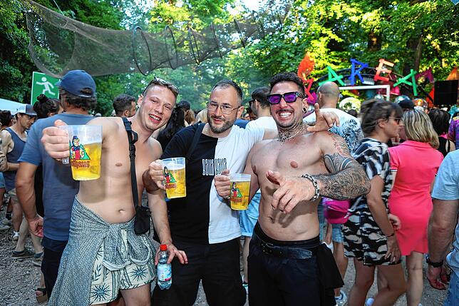 Bild 6: Konstanzer feiern bei Elektro-Liebe im Wald am Hörnle – hier gibt‘s die Bilder