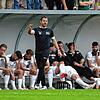 Mario Klotz (stehend) und seine Mannschaft haben noch drei Endspiele auf dem Weg zum historischen Double.
