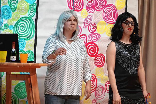 Alle sind krank: Als Legende haben Rentnerinnen Christa und Uschi den Kindergarten in Görwihl verlassen. Jetzt müssen die beiden beim ...