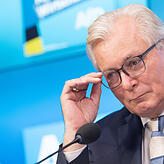 2022 trat Bernd Gögel nach einem Strafbefehl wegen Schwarzarbeitsvorwürfen als Fraktionsvorsitzender zurück.