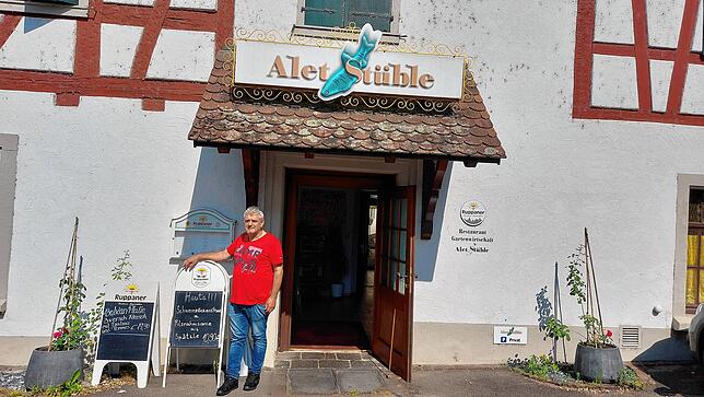 Veljko Barbulovic vor dem Alet-Stüble in Allensbach.
