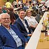 Viele Ehrengäste sind bei der Geburtstagsparty des MV Wallbach in der Flößerhalle (linke Reihe): Ortsvorsteher Fred Thelen, Harald ...