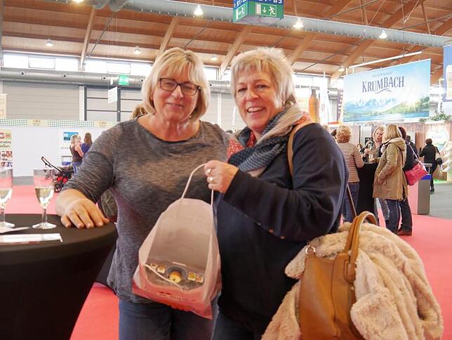 Sabine Dorfschmid und Andrea Kueff kommen aus Friedrichshafen und Kluftern. Den Freundinnentag haben sie zum Anlass genommen, die Messe ...