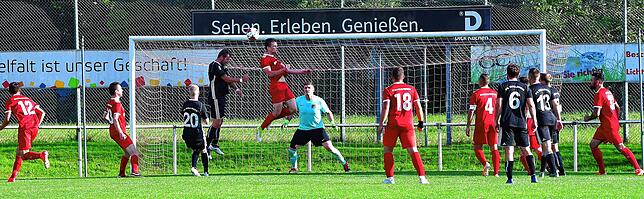 Bild 32: FC Wallbach dreht die Partie und gewinnt mit 3:2 gegen den FC RW Weilheim &ndash; und wir haben die Bilder!