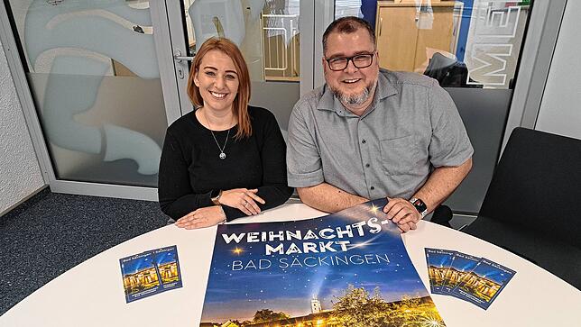 Anna Haas, verantwortlich für Events und Organisation, sowie der Leiter des Tourismus- und Kulturamtes, Thomas Ays, stellen das Programm ...