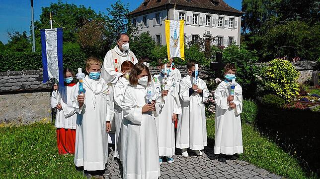 Die Erstkommunionfeier in der Pfarrei Seefelden in Uhldingen-Mühlhofen stand unter dem Symbol des Schiffes: &bdquo;Mit Jesus in einem ...