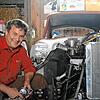 Hilmar Wörnle führt die Aktivitäten des Netzwerks Oldtimerland Bodensee fort. Das Bild zeigt ihn bei der Lieblingsbeschäftigung eines ...