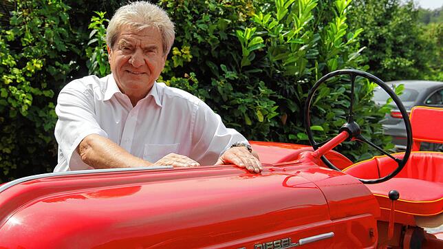 Frank Hämmerle lebt inzwischen im Ruhestand. Er züchtet Pferde und besitzt zwei Traktoren, darunter auch diesen alten Porsche Diesel.