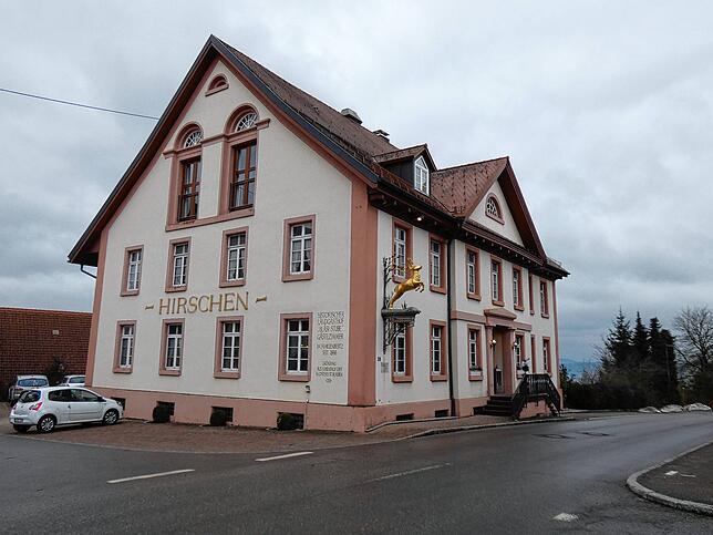 Der heutige Landgasthof „Hirschen“ wurde als Frohn- und Lehenshof vom Kloster St. Blasien im jahr 1351 errichtet.