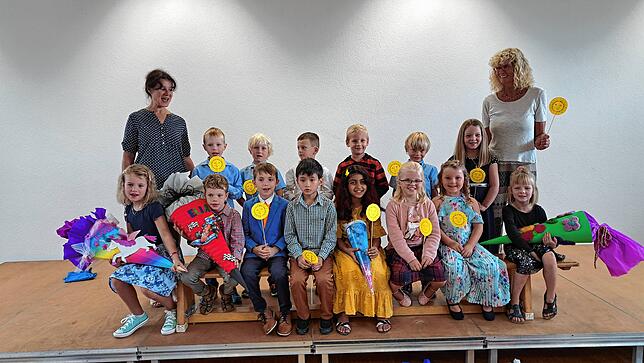 14 Kinder sind in die erste Klase der Josef-Anton-Sickinger-Grundschule in Rippolingen eingschult worden. Klassenlehrerin ist Sabine ...