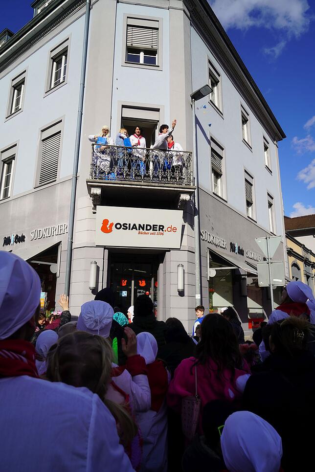 Bild 32: So ausgelassen feiern Kinder beim Narro-Zunft-Umzug in Waldshut – Die schönsten Fotos!