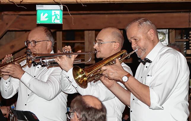 Die Bürgermeister Ralf Pahlow aus Tuningen (von links), Martin Ragg aus Niedereschach und Rudolf Fluck aus Mönchweiler spielen beim ...