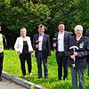 Marktleiter Fabian Hennings, Sabine Seibl, Geschäftsführerin der Baur-Frischemärkte, Artur Ostermaier vom Team der Spendeninitiative, ...