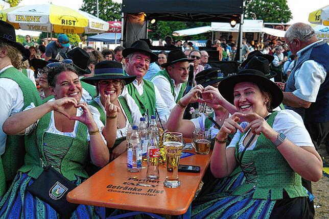 Bild 29: Bilder vom Sternmarsch und Fahneneinmarsch zum 175-jährigen Bestehen der Musikkapelle Ailingen
