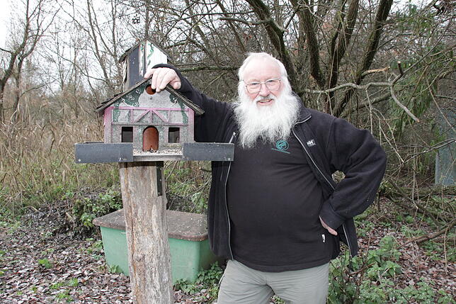 Peter Berthold (79) ist einer von Deutschlands bekanntesten Vogelkundlern. Er wirbt nicht nur für die Ganzjahres-Fütterung, sondern auch ...