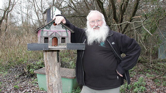 Peter Berthold (79) ist einer von Deutschlands bekanntesten Vogelkundlern. Er wirbt nicht nur für die Ganzjahres-Fütterung, sondern auch ...