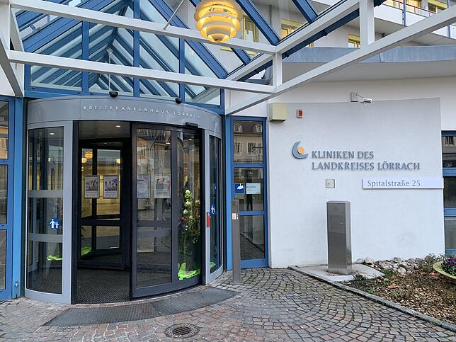 Der Eingang des Lörracher Kreiskrankenhauses.