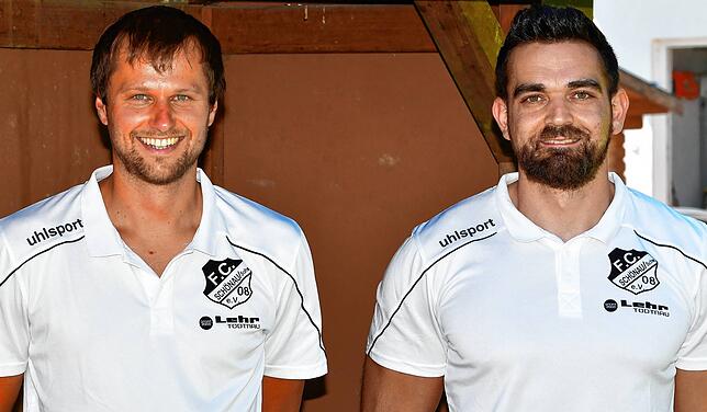 Trainer-Duo FC Schönau: Tim Behringer (links) und Matthias Steinebrunner traten bei ihrem Heimatverein ihre erste Trainerstelle im ...