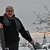 Heinrich Schwenninger, der Loipen-Ranger in Birkendorf, sorgt derzeit wieder mit dem Pistenbully für perfekte Loipen und manchmal auch ...