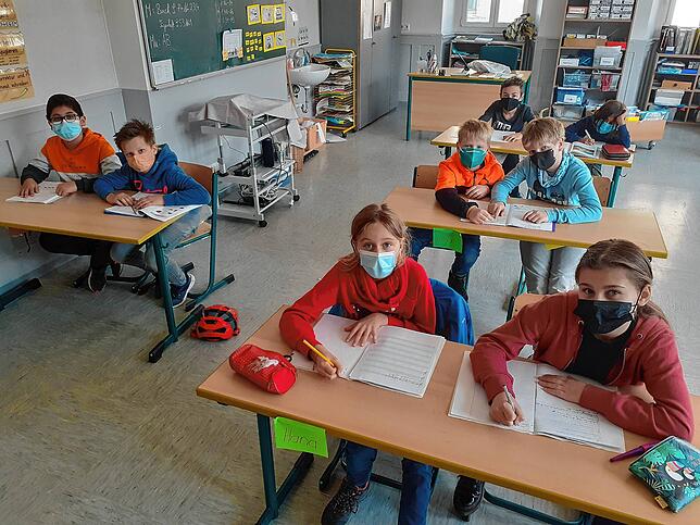 Ein Teil der Klasse 4a der Grundschule Oberlauchringen – alle noch mit Maske.