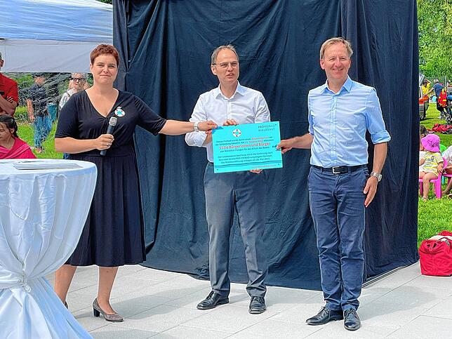 Von dem Verein Pro Freibad Waldshut wurde eine Ehrentafel an Siegfried Pfüger und Dr. Philipp Frank überreicht. Sie wird wohl bald den ...