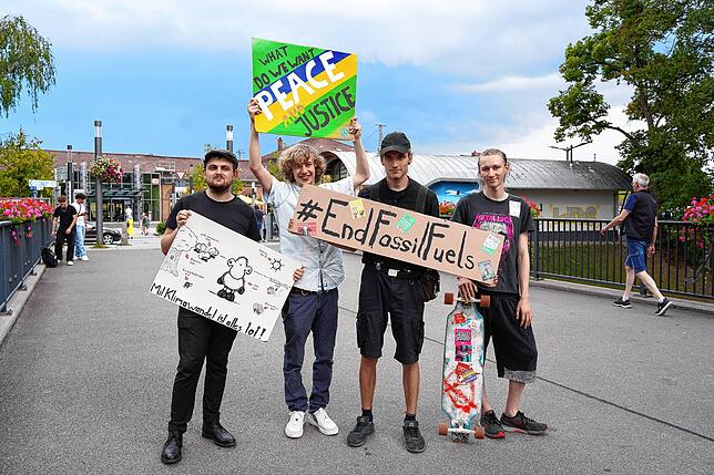 Tim Sickinger, Elias Benzler, Jonathan Kühner und Leonard Rupertus haben sich für den Streik vorbereitet.