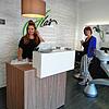 Stefania Ferraro und Tina Schellhammer freuen sich, in ihrem Friseursalon wieder Kunden empfangen zu dürfen.