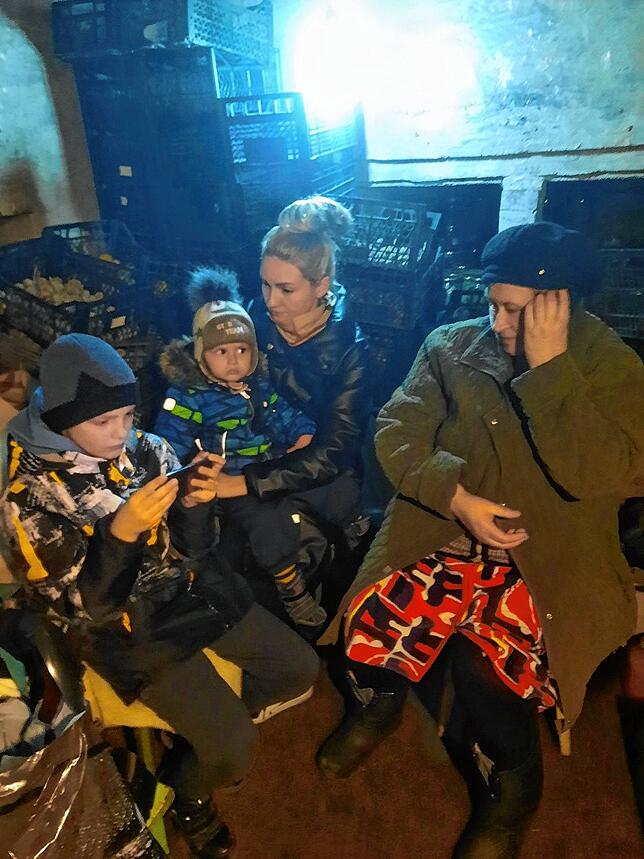 Tagelang saßen Alevtina und ihre Familie im eigenen Keller mit Angst vor russischen Angriffen.