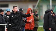 Benjamin Heim, Trainer des FC Hilzingen, gewinnt mit seiner Mannschaft mit 3:1 gegen den TuS Immenstaad.