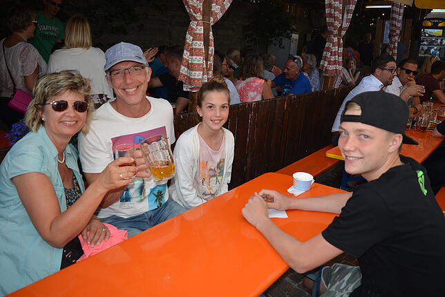 Die Urlaubsgäste aus dem Allgäu genossen den Charme des Stadtfests (von links): Michaela, Martin, Lea und Philipp Urban.