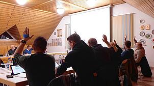 Der Gemeinderat folgte einstimmig dem Vorschlag von Bürgermeister Stephan Frickinger, einen Teilabschnitt zu erschließen. Foto: Heinrich ...