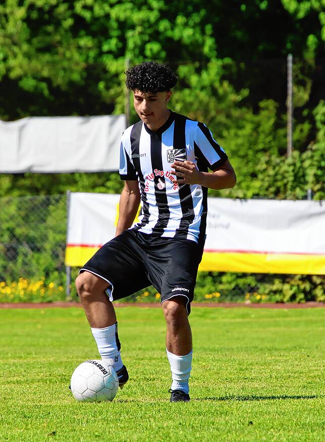 Bild 21: Triumph im SBFV-Pokal für die B-Jugend des FC 08 Villingen: Das sind unsere Bilder!