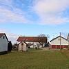Zwischen die beiden Häuser rückt das neue Vereinshaus in Fürstenberg. Das alte Pumphäuschen wird abgerissen.