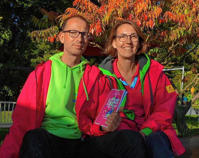Die Landschaftsplaner Alexander Rohe und Claudia Goldstein führen sachkundig über das Gelände.