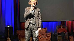 Johannes F. Kretschmann bei seiner Bühnenshow im Theaterhaus Stuttgart. Am Samstag tritt er in Winterlingen auf.
