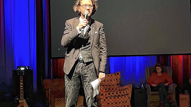Johannes F. Kretschmann bei seiner Bühnenshow im Theaterhaus Stuttgart. Am Samstag tritt er in Winterlingen auf.