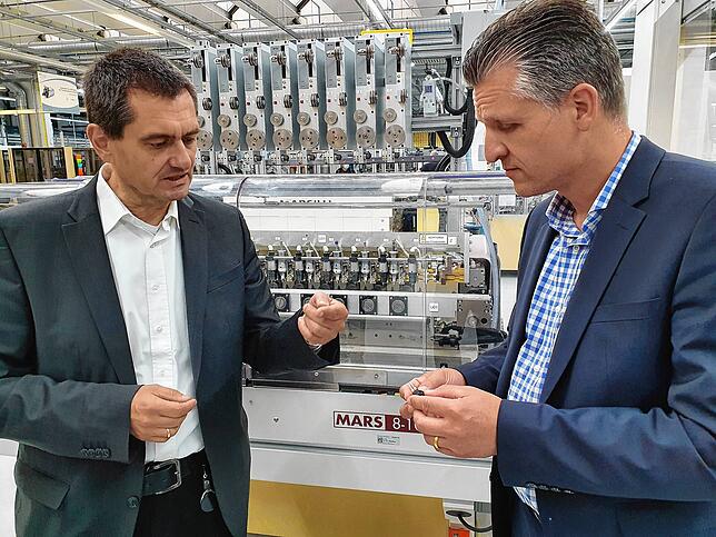 Ralf Wieland (links), hier im Juli 2021 bei einem Werksbesuch des Bundestagsabgeordneten Thorsten Frei, ist der Geschäftsführer des ...