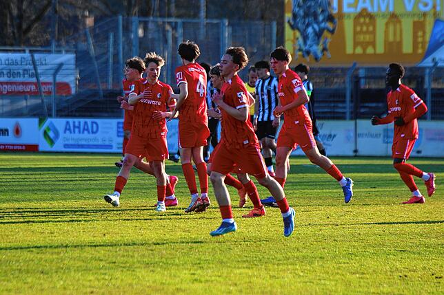 Bild 19: Die U17 des SC Freiburg zu Gast im Friedengrund: Das sind unsere Bilder!