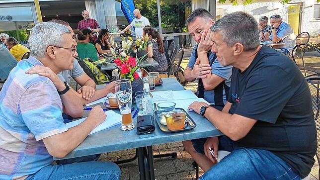 Bild 7: Die Köpfe rauchen bei der dritten SÜDKURIER-Quiznacht in bad Säckingen - das sind die Bilder