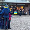 Ein spontanes Marktplatz-Konzert des Posaunenchors für Frieden in der Ukraine bewegt die zuhörenden Passanten.