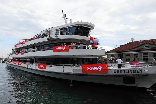 Bild 11: Das Seenachtfest 2023 startet durch! Immer mehr Besucher strömen auf das Festgelände