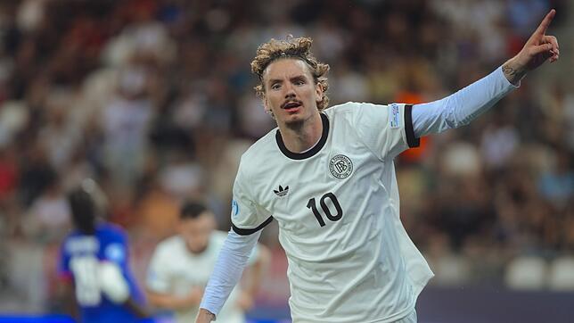 Jubelt Nick Woltemade bald im Trikot des FC Bayern?