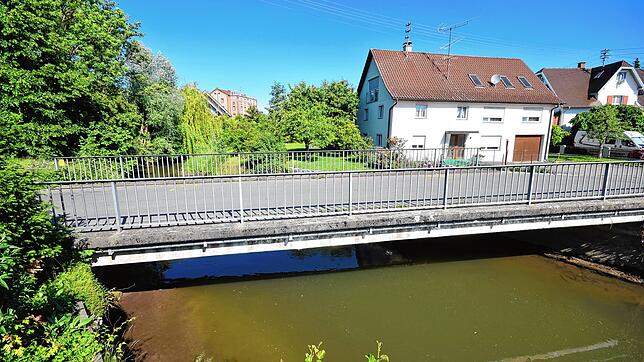 Der Bereich um diese Brücke in der Straße &bdquo;Im Winkel&ldquo; in Wahlwies ist einer von denen, die laut der Untersuchung für den ...