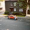 Unser Bild zeigt Winfried Klötzer im Jahr 1975 in Eickel. Er hat gerade sein erstes eigenes Auto abgeholt, einen hellroten VW Käfer.