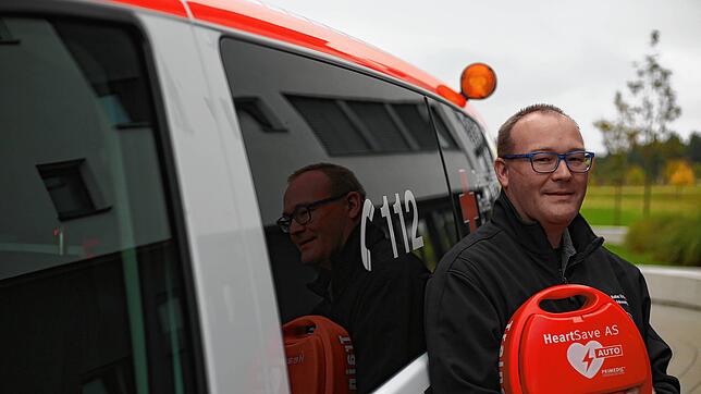 Jens Schwarzwälder ist Ausbildungsleiter beim DRK. Er und seine Schüler erleben nicht selten, dass bei einem Herz-Kreislauf-Stillstand ...